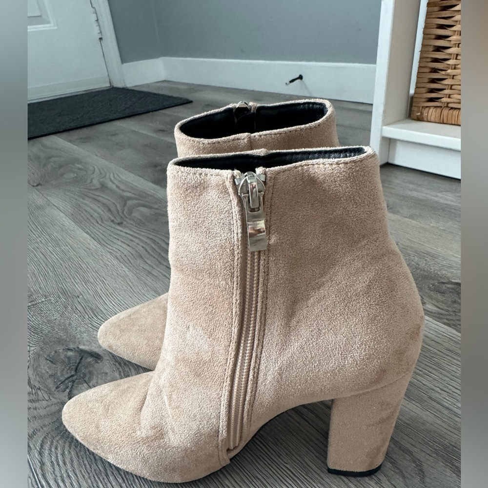 Heels - Picture 2 of 7